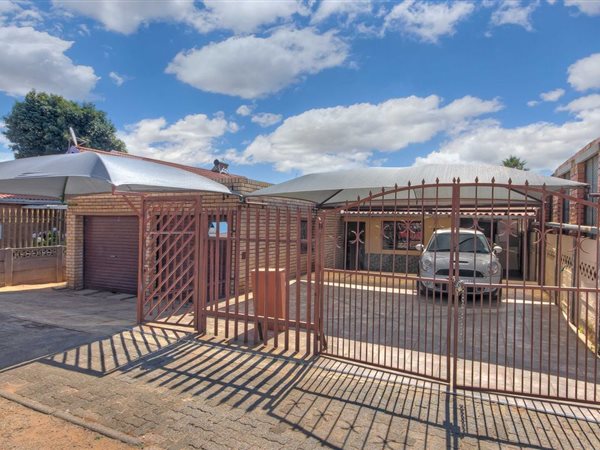 4 Bedroom House 4 Bedroom House