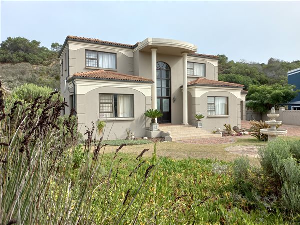 4 Bedroom House 4 Bedroom House