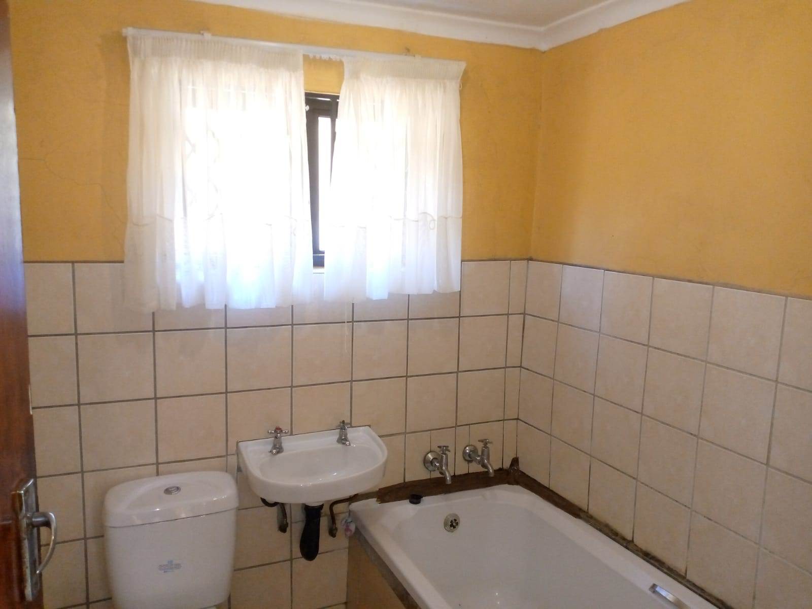 2 Bed House in Umlazi photo number 14