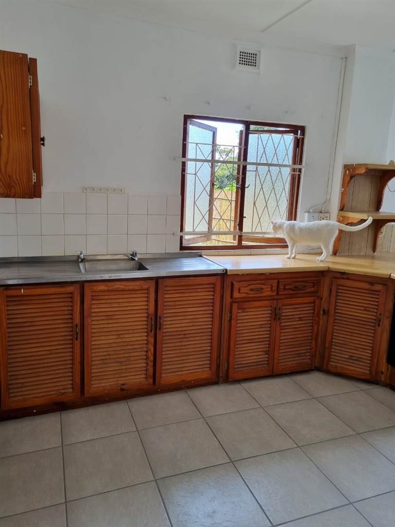 2 Bed Flat in Uvongo photo number 17