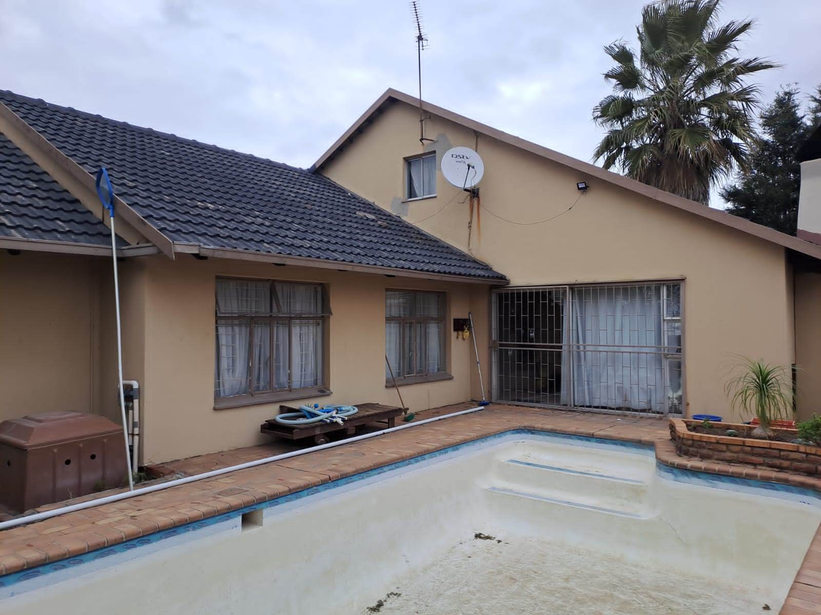 4 Bed House in Secunda Central photo number 1