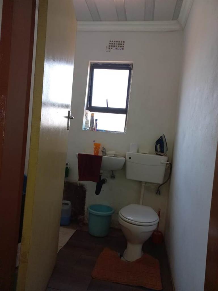 2 Bed House in Katlehong photo number 17