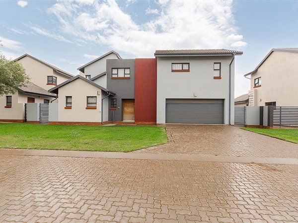 4 Bedroom House 4 Bedroom House