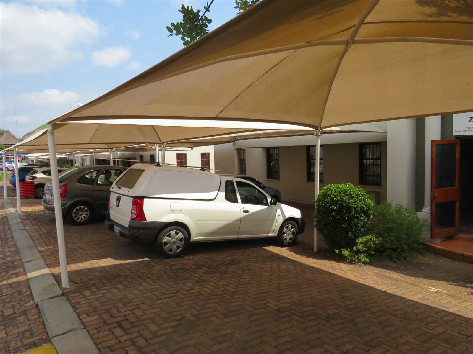 200  m² Commercial space in Lonehill photo number 11