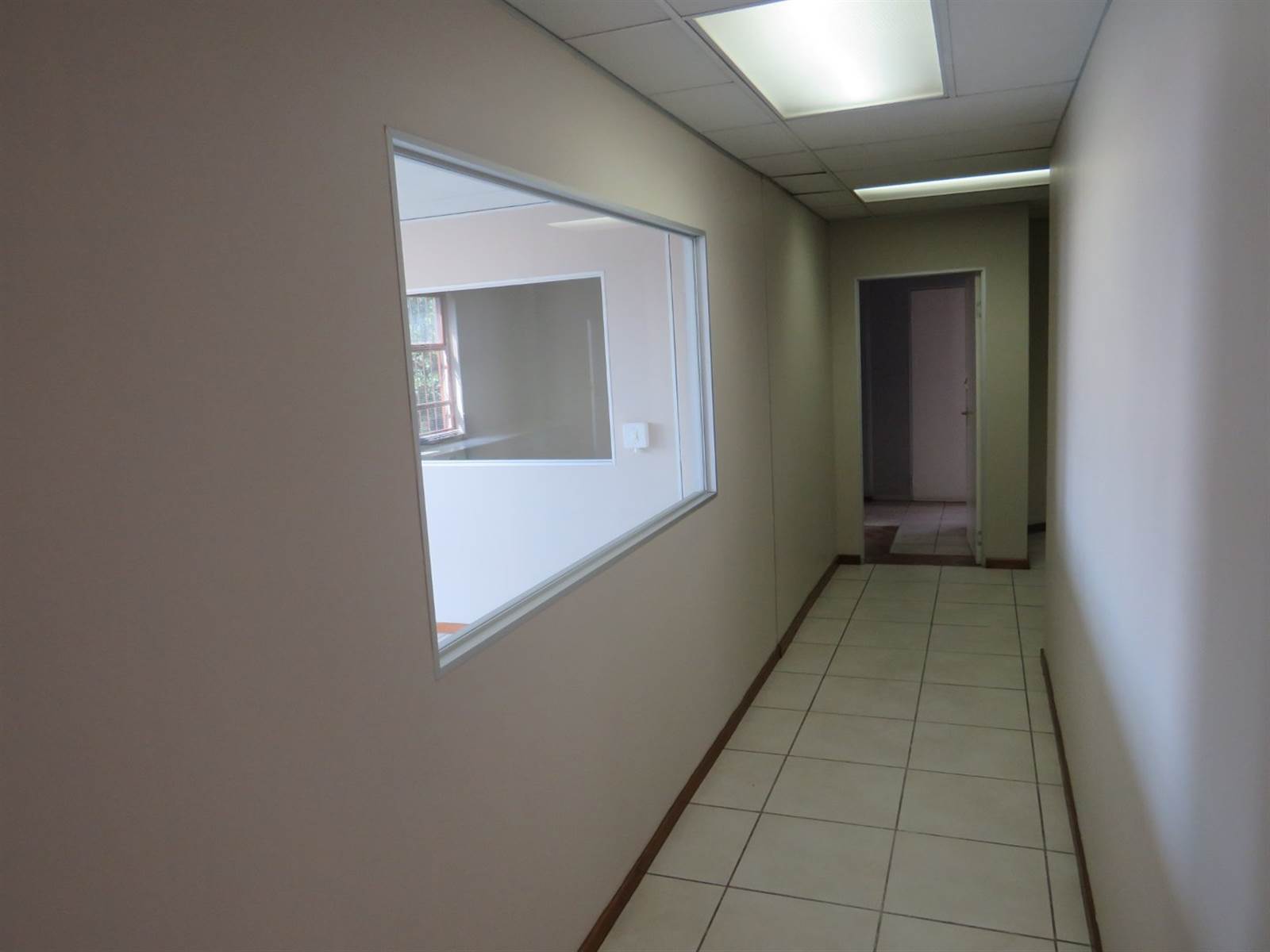 200  m² Commercial space in Lonehill photo number 8