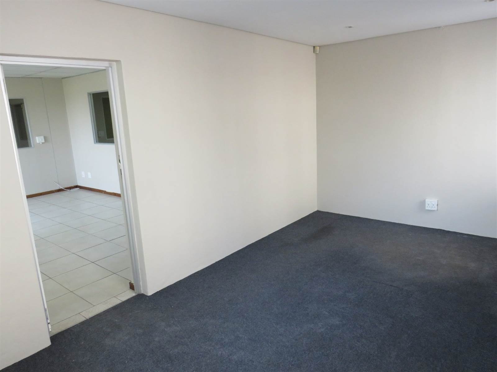 200  m² Commercial space in Lonehill photo number 7