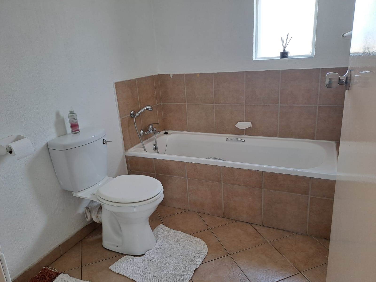 2 Bed Apartment in Dalpark Ext 1 photo number 9