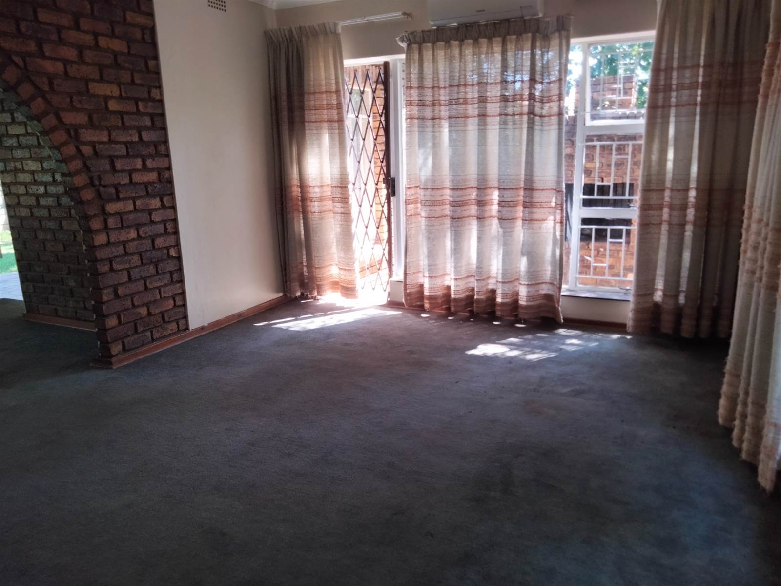 3 Bed House in Dalpark Ext 1 photo number 4