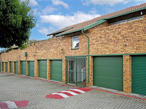 3 Bedroom Townhouse 3 Bedroom Townhouse