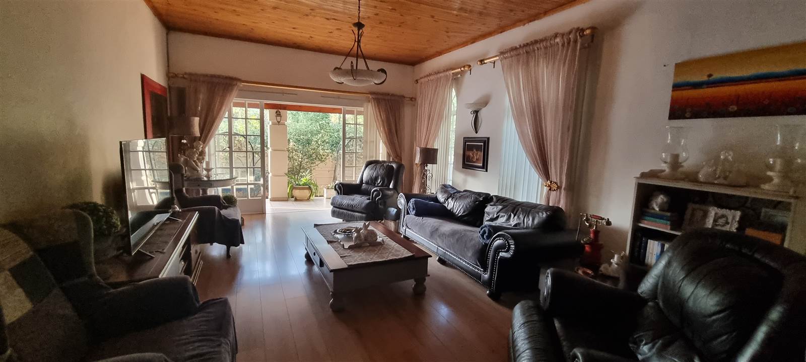 4 Bed House in Constantia Park photo number 2