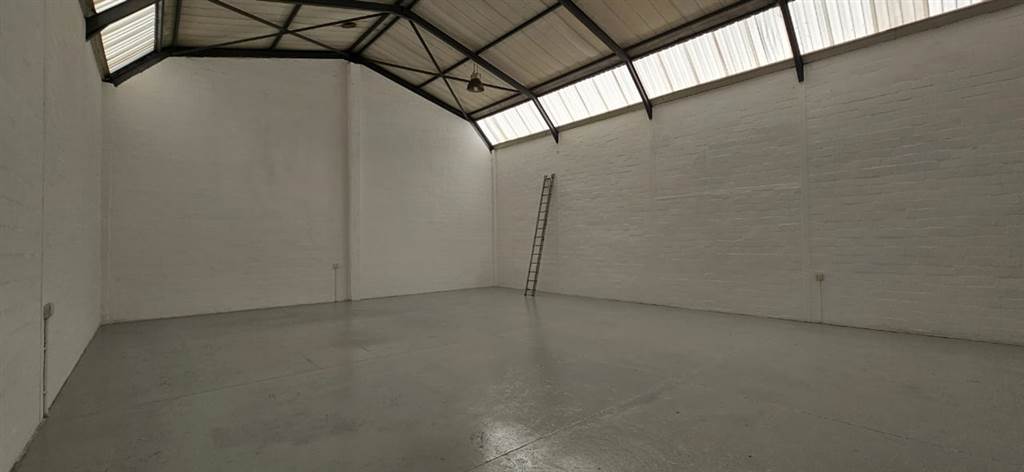 350  m² Industrial space in Killarney Gardens photo number 2