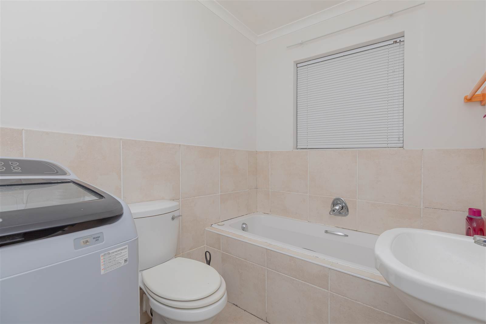 1 Bed Apartment in Kenilworth photo number 16