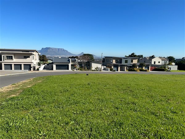 1030 m² Land available in Baronetcy Estate