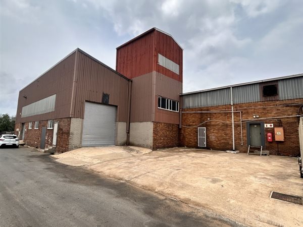 371  m² Industrial space