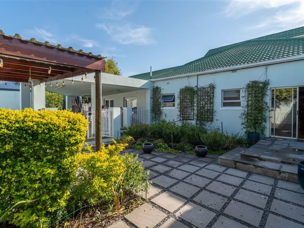 4 Bedroom House 4 Bedroom House