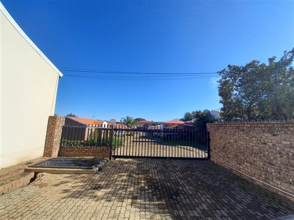 436 m² Land