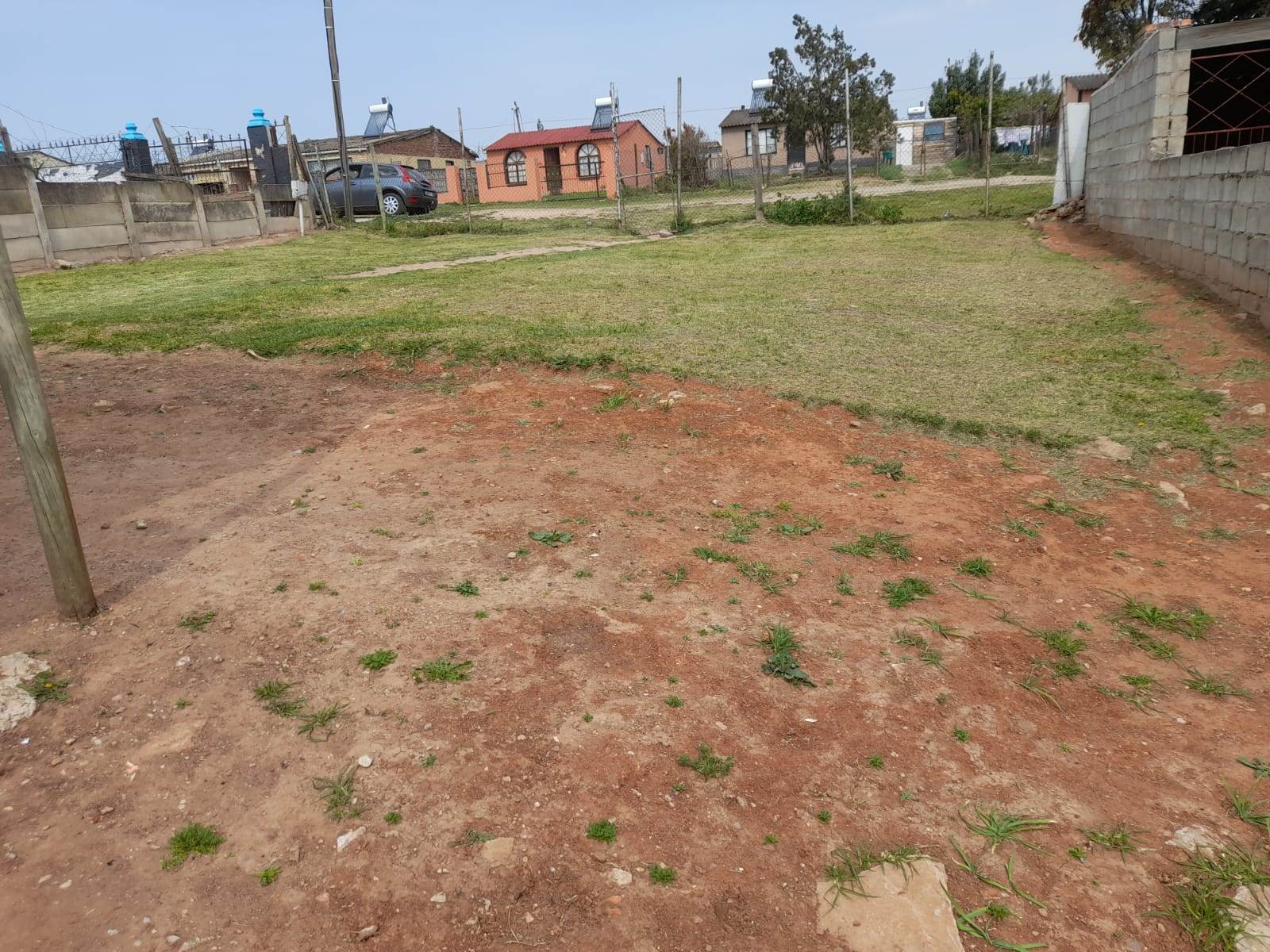350 m² Land available in Rosedale photo number 2