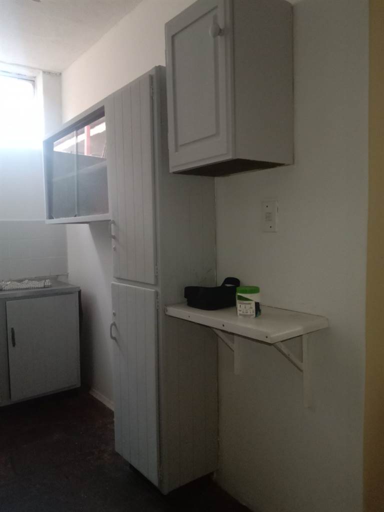 1 Bed Apartment in Silverton photo number 3