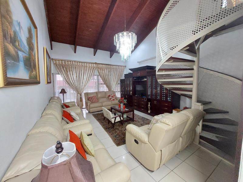6 Bed House in Laudium photo number 1