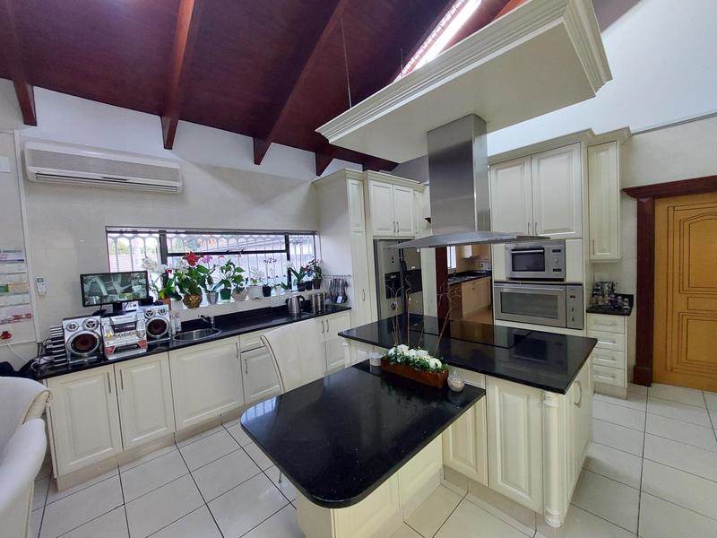 6 Bed House in Laudium photo number 15