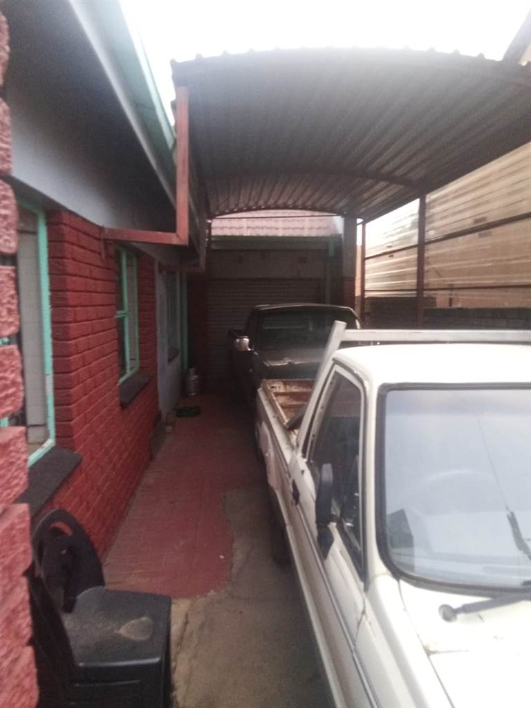 4 Bed House in Soshanguve B photo number 7