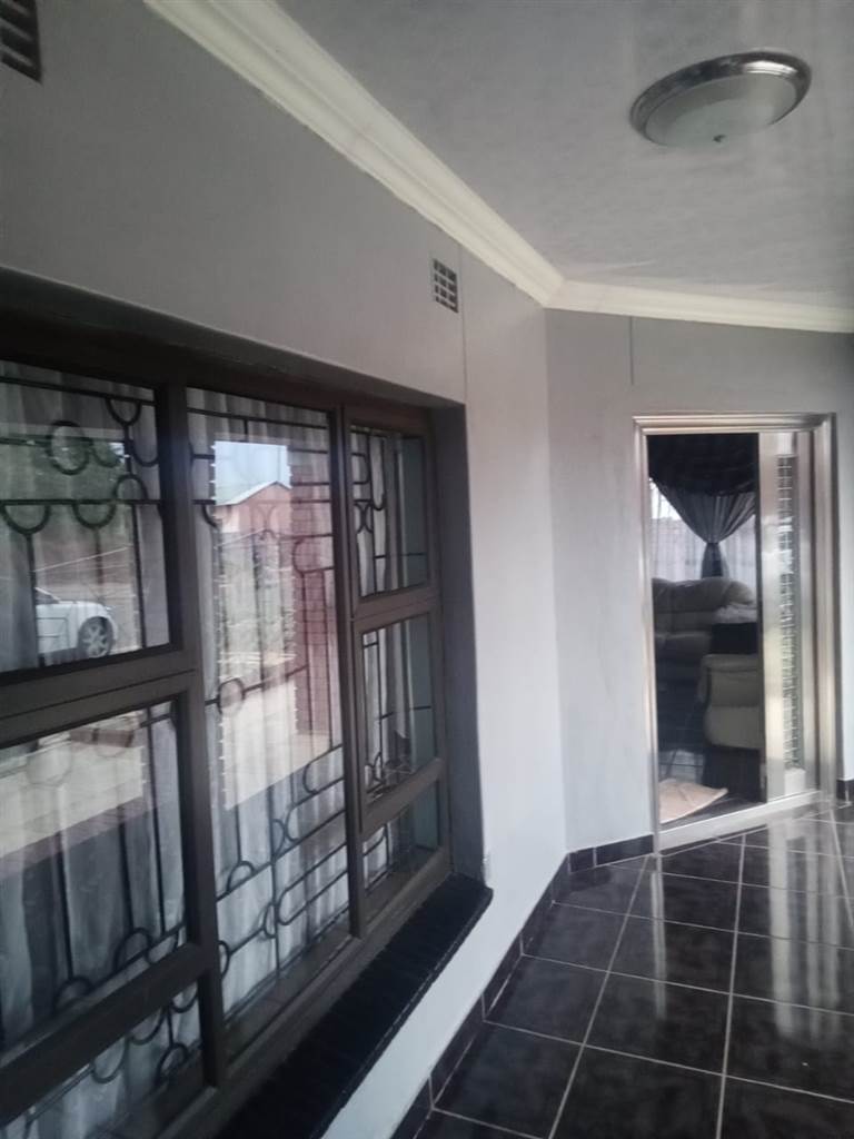 4 Bed House in Soshanguve B photo number 6