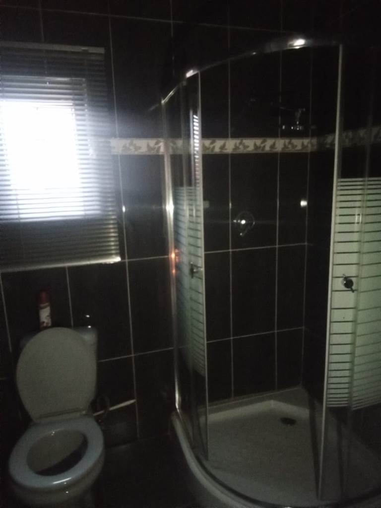 4 Bed House in Soshanguve B photo number 10
