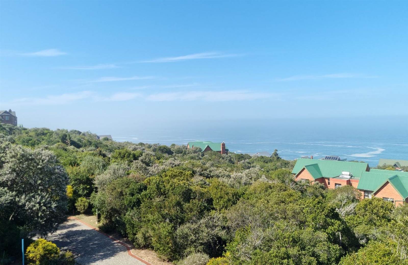 864 m² Land available in Herolds Bay photo number 2