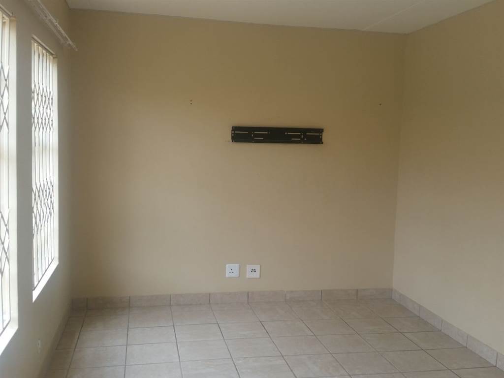 3 Bed Townhouse in Annlin photo number 3