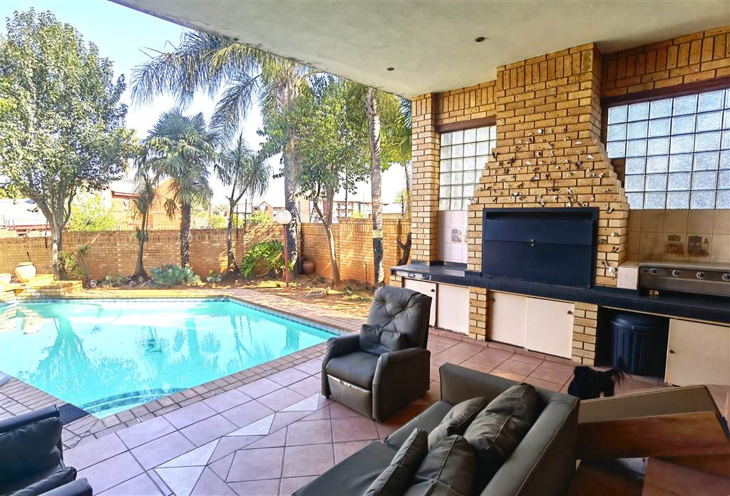 5 Bed House to rent in Heuweloord RR4202794 Private Property