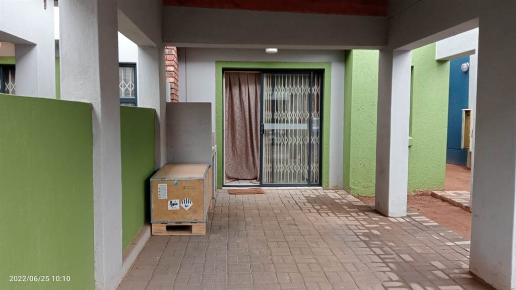 2 Bed Duplex in Pretoria North photo number 2