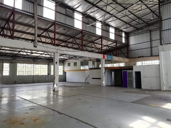 960  m² Commercial space