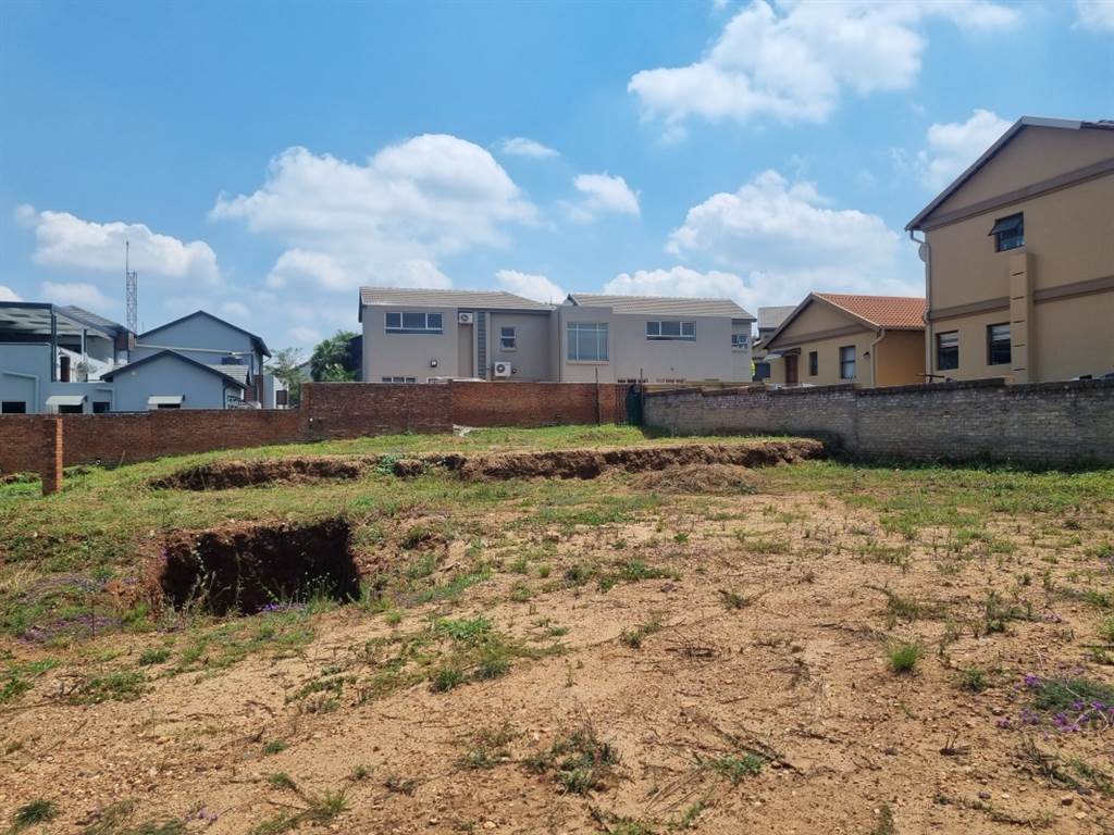 880 m² Land available in Eldoraigne photo number 5