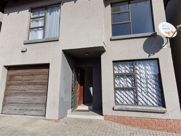 3 Bedroom Townhouse 3 Bedroom Townhouse