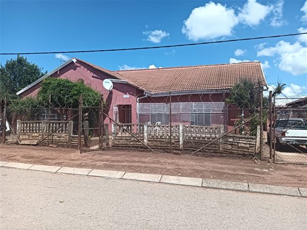 4 Bed House in Ikageng