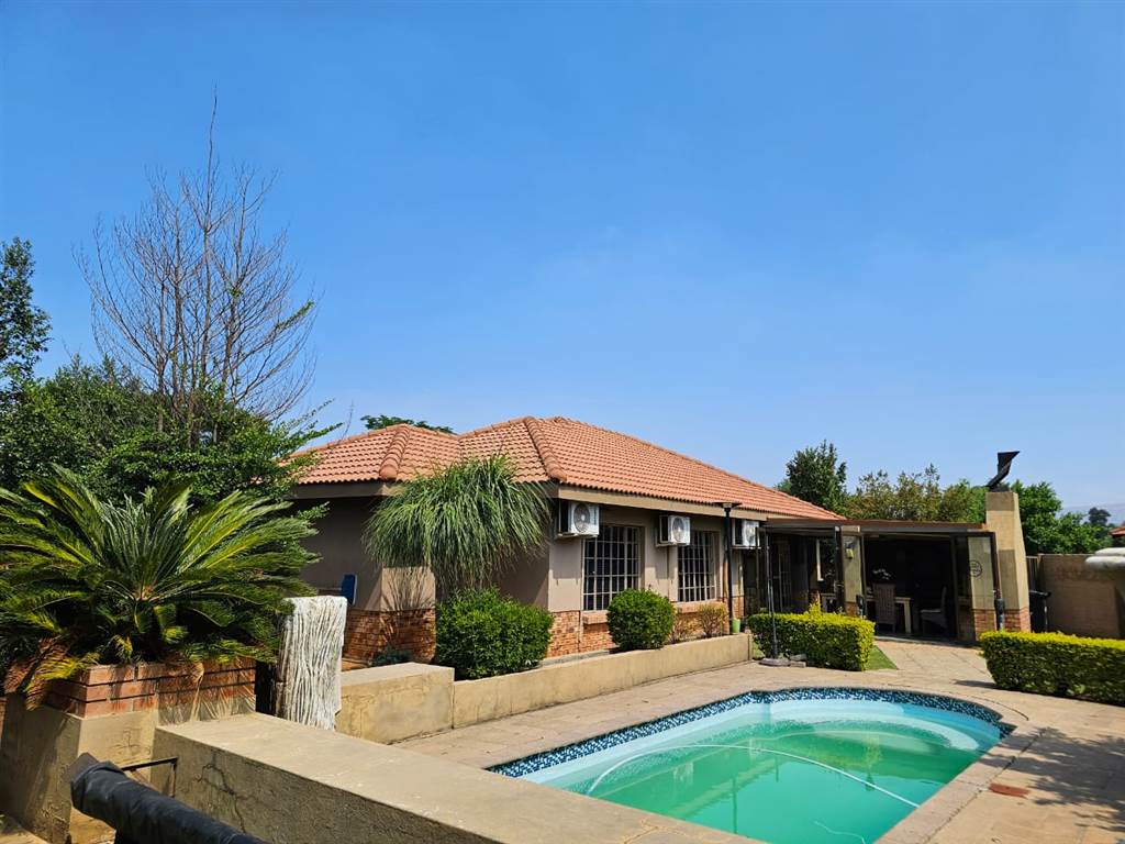 3 Bed House in Waterkloof photo number 25
