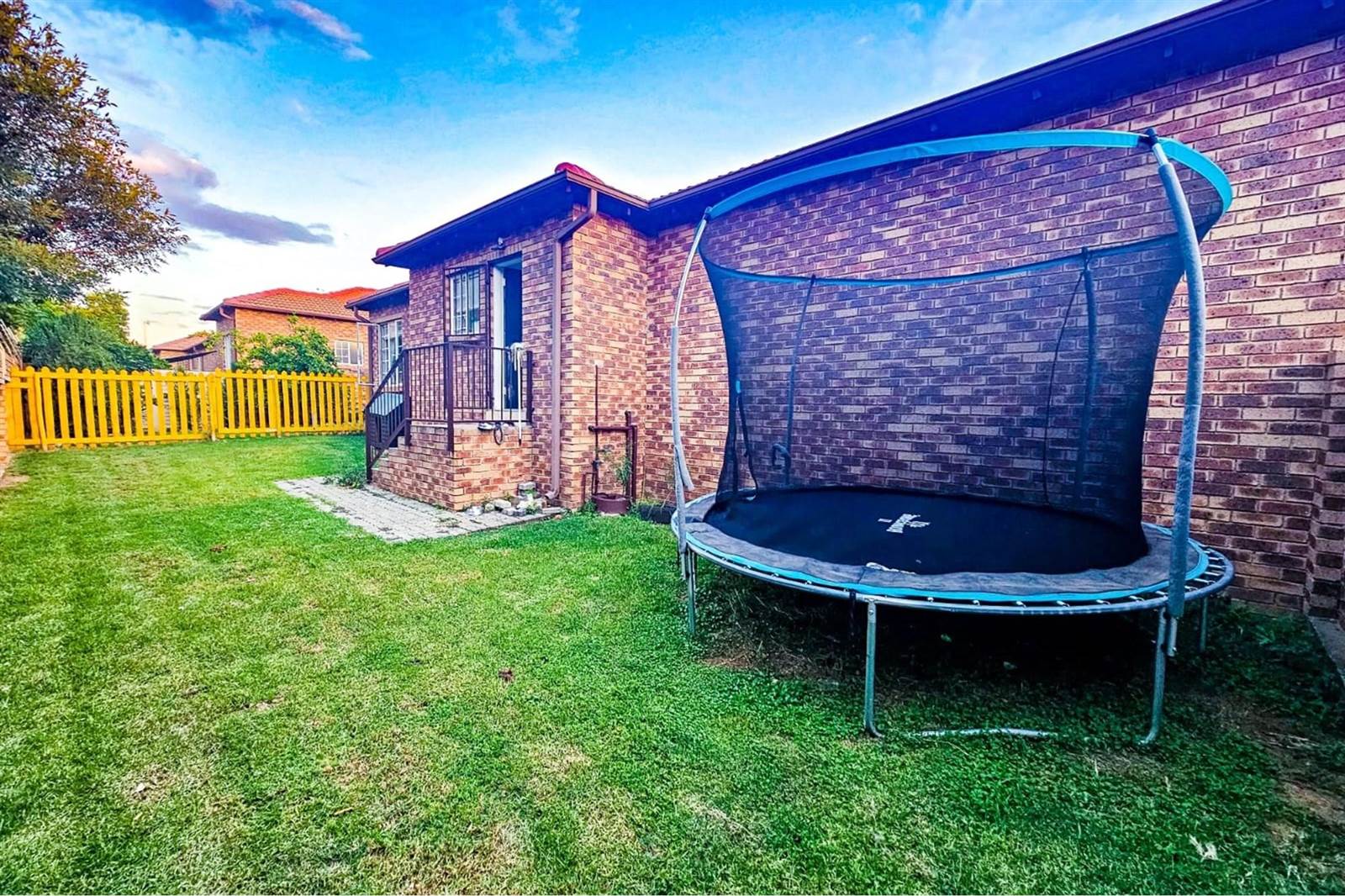 2 Bed Townhouse in Rooihuiskraal North photo number 28
