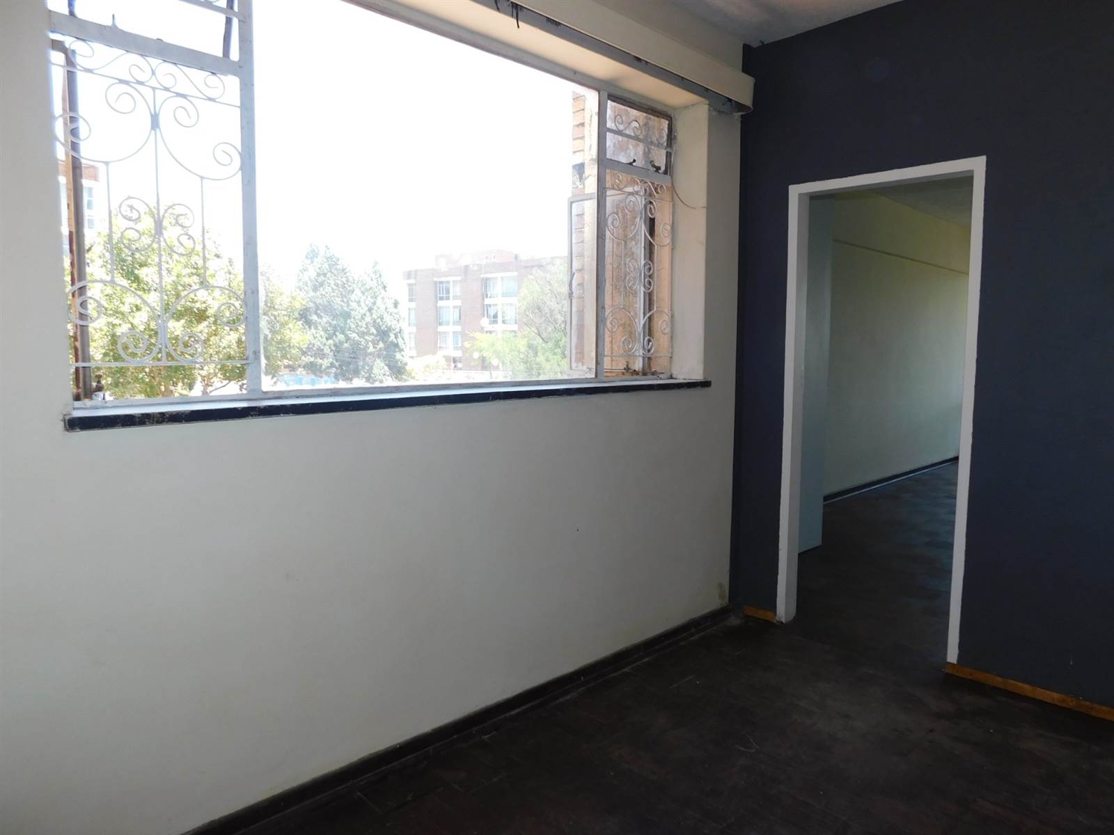 1 Bed Apartment in Yeoville photo number 17