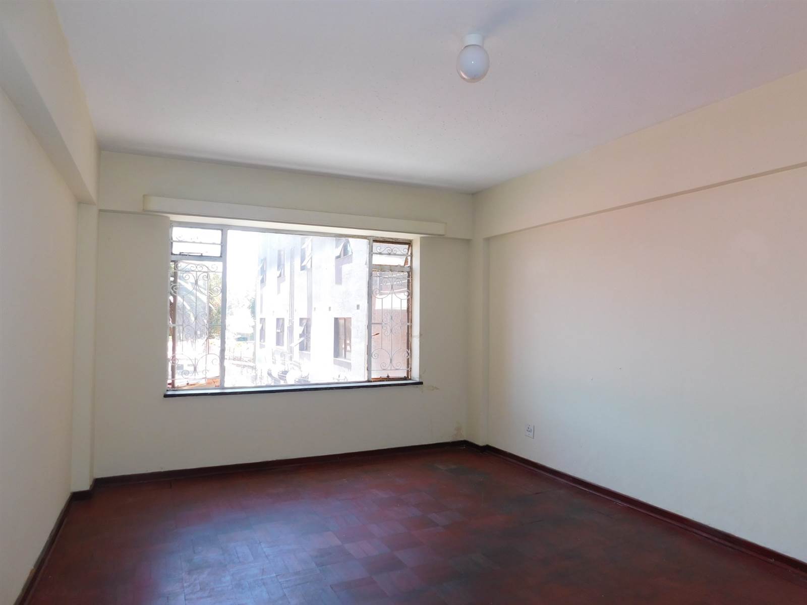 1 Bed Apartment in Yeoville photo number 13