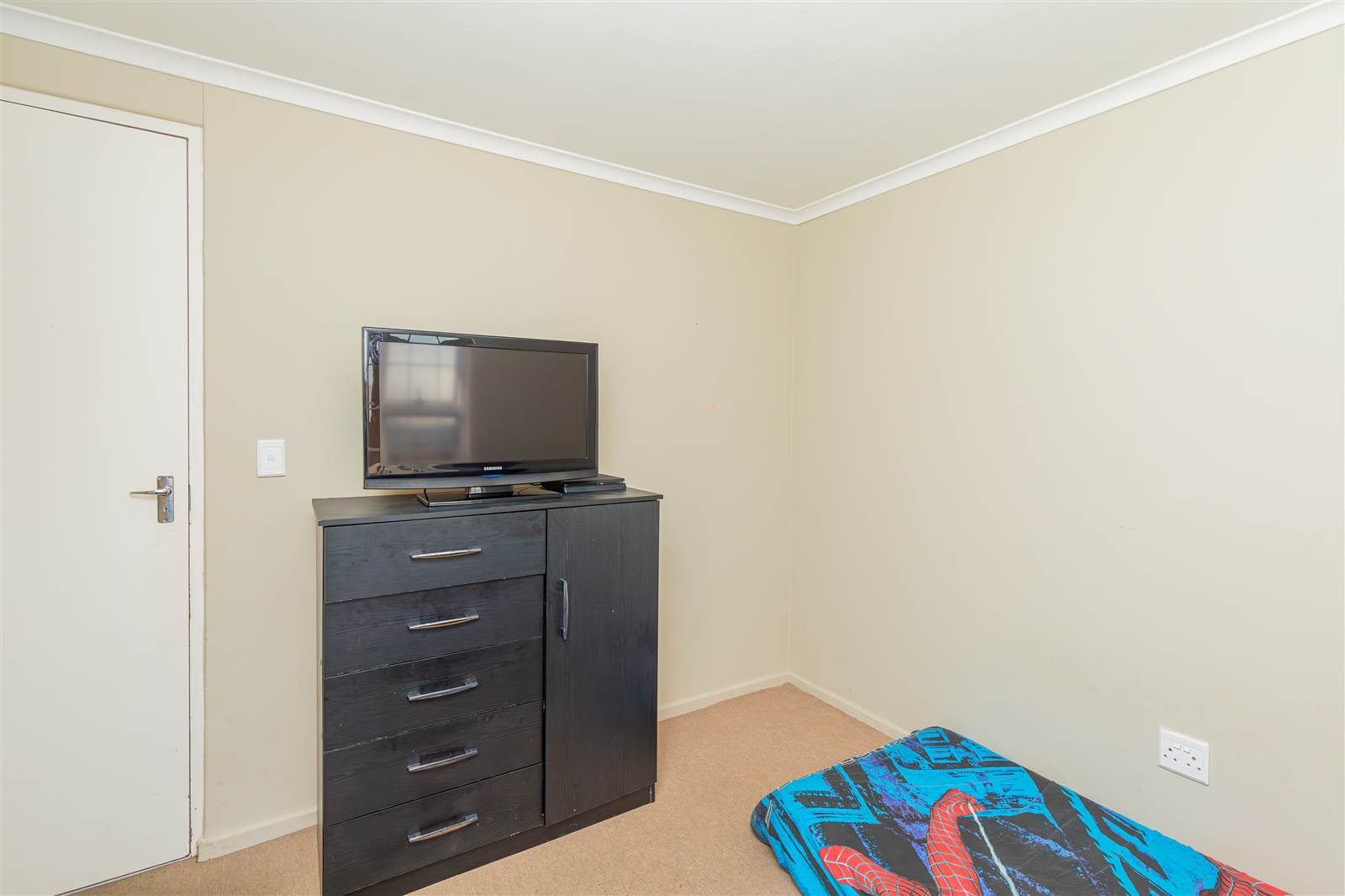 2 Bed Apartment in Muizenberg photo number 11