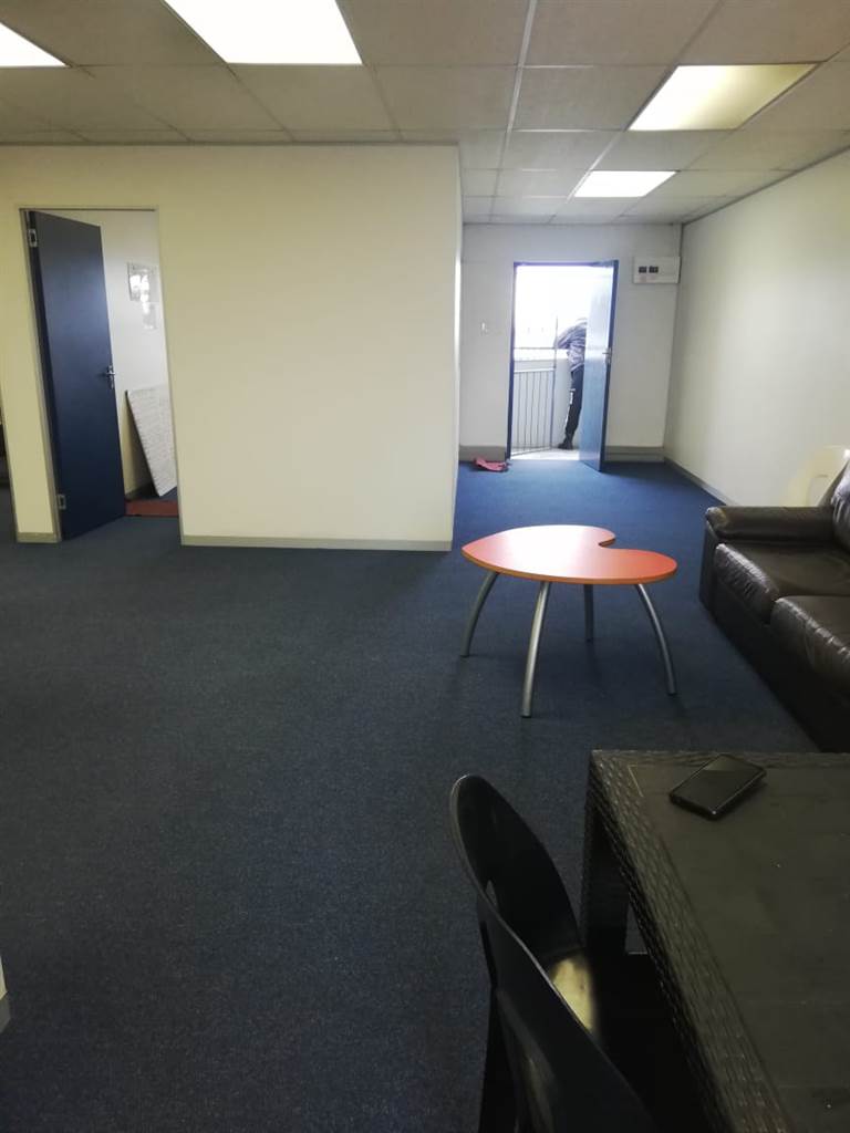 100  m² Office Space in Epping photo number 2