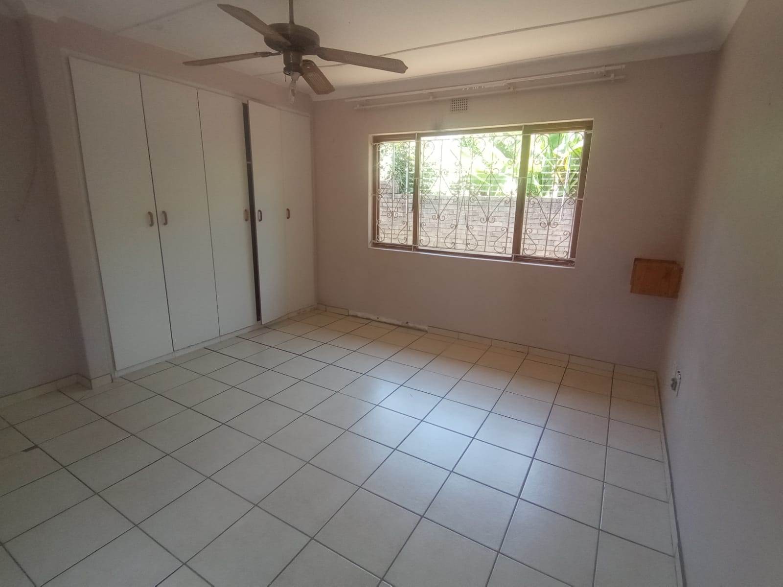 2 Bed Apartment in Empangeni Central photo number 8