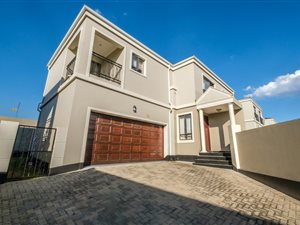 3 Bed House in Maroeladal