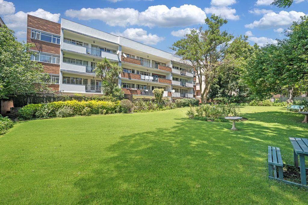 3 Bed Apartment in Illovo photo number 1