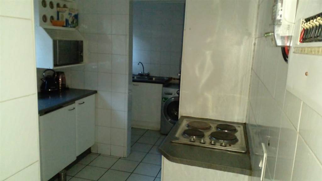 3 Bed Townhouse in Benoni Central photo number 4