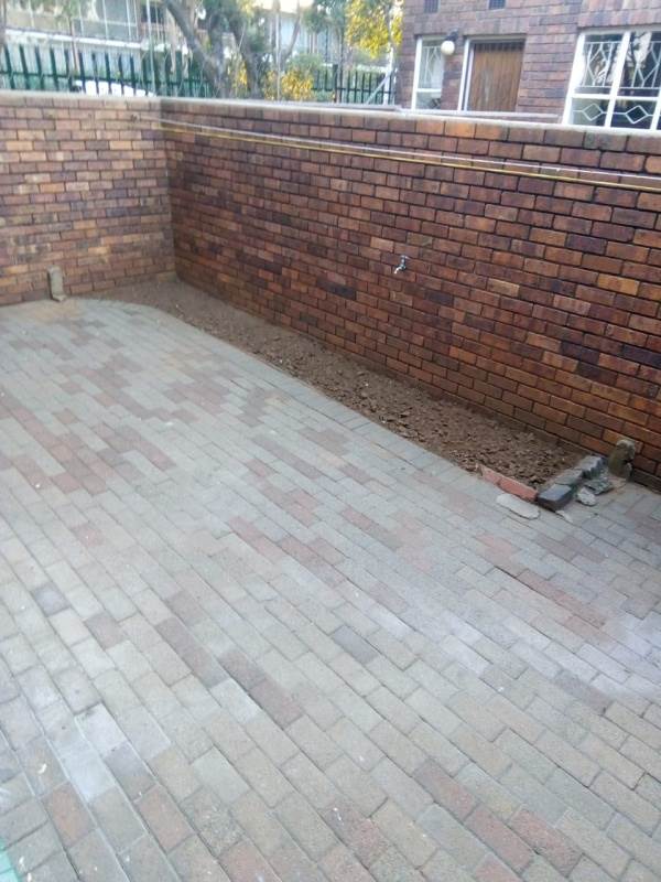 3 Bed Townhouse in Benoni Central photo number 3