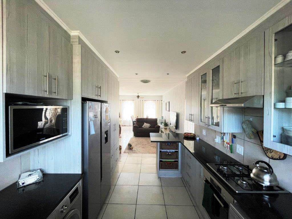 3 Bed Apartment in New Redruth photo number 3
