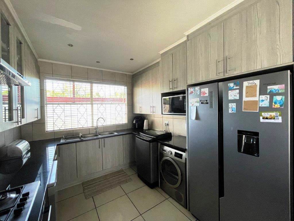 3 Bed Apartment in New Redruth photo number 4