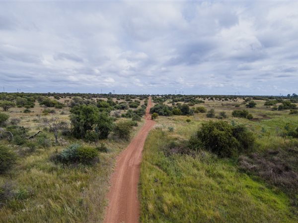 8 ha Land available in Dinokeng