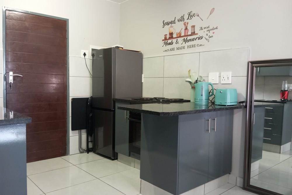 2 Bed Apartment in Glenvista photo number 6